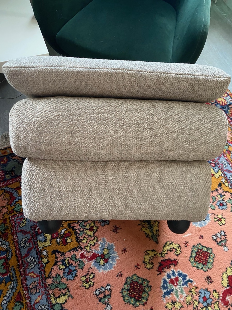 Pouf cuir après rénovation