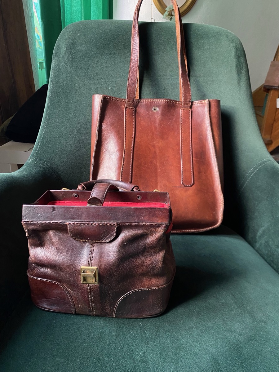 Mallette médecin restaurée - doublure velours rouge